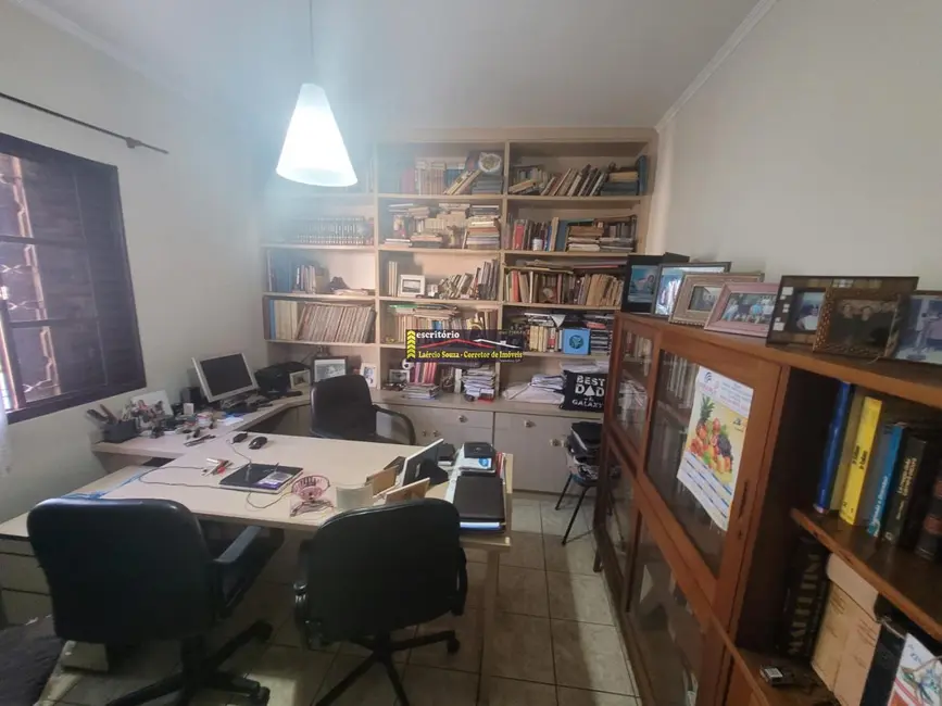 Casa com 3 quartos à venda, 142m2 em Valinhos - SP - imagem 5 Foto 5 de Casa com 3 quartos à venda, 142m2 em Valinhos - SP