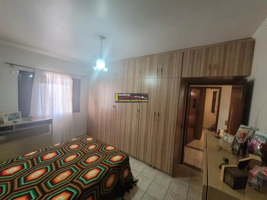 Casa com 3 quartos à venda, 142m2 em Valinhos - SP - imagem 3 Foto 3 de Casa com 3 quartos à venda, 142m2 em Valinhos - SP