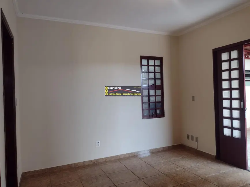 Foto 2 de Casa com 3 quartos para alugar, 300m2 em Valinhos - SP
