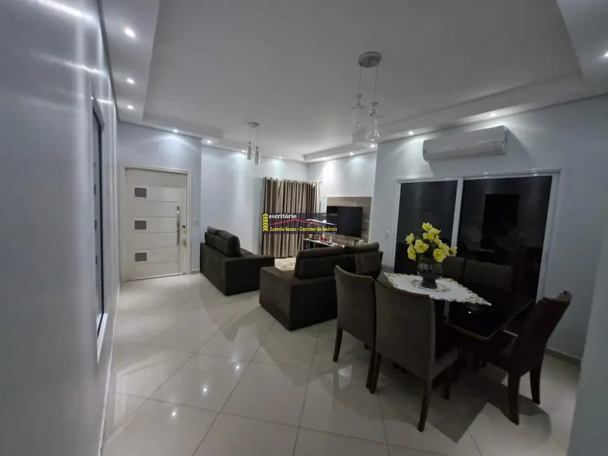 Casa de Condomínio com 3 quartos à venda, 166m2 em Valinhos - SP - imagem 4 Foto 4 de Casa de Condomínio com 3 quartos à venda, 166m2 em Valinhos - SP