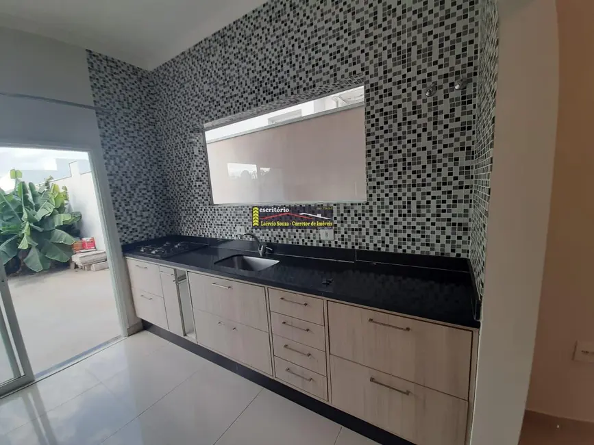 Casa com 2 quartos para alugar, 139m2 em Valinhos - SP - imagem 8 Foto 8 de Casa com 2 quartos para alugar, 139m2 em Valinhos - SP