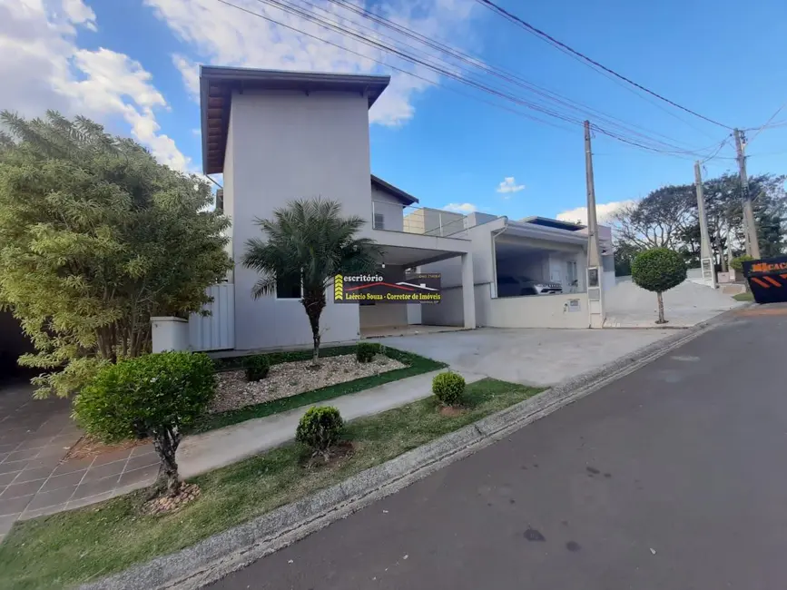 Casa com 2 quartos para alugar, 139m2 em Valinhos - SP - imagem 2 Foto 2 de Casa com 2 quartos para alugar, 139m2 em Valinhos - SP