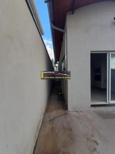 Casa com 2 quartos para alugar, 139m2 em Valinhos - SP - imagem 3 Foto 3 de Casa com 2 quartos para alugar, 139m2 em Valinhos - SP