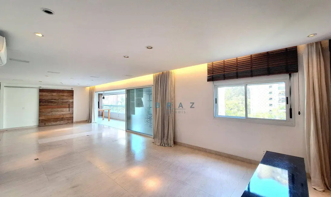 Apartamento com 3 quartos à venda, 211m2 em Vila Andrade, São Paulo - SP - imagem 3 Foto 3 de Apartamento com 3 quartos à venda, 211m2 em Vila Andrade, São Paulo - SP