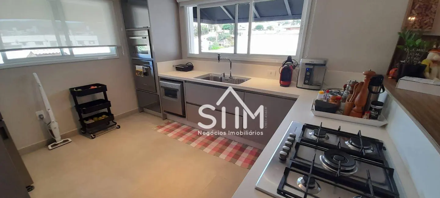 Foto 3 de Casa com 4 quartos à venda, 360m2 em Trindade, Florianopolis - SC