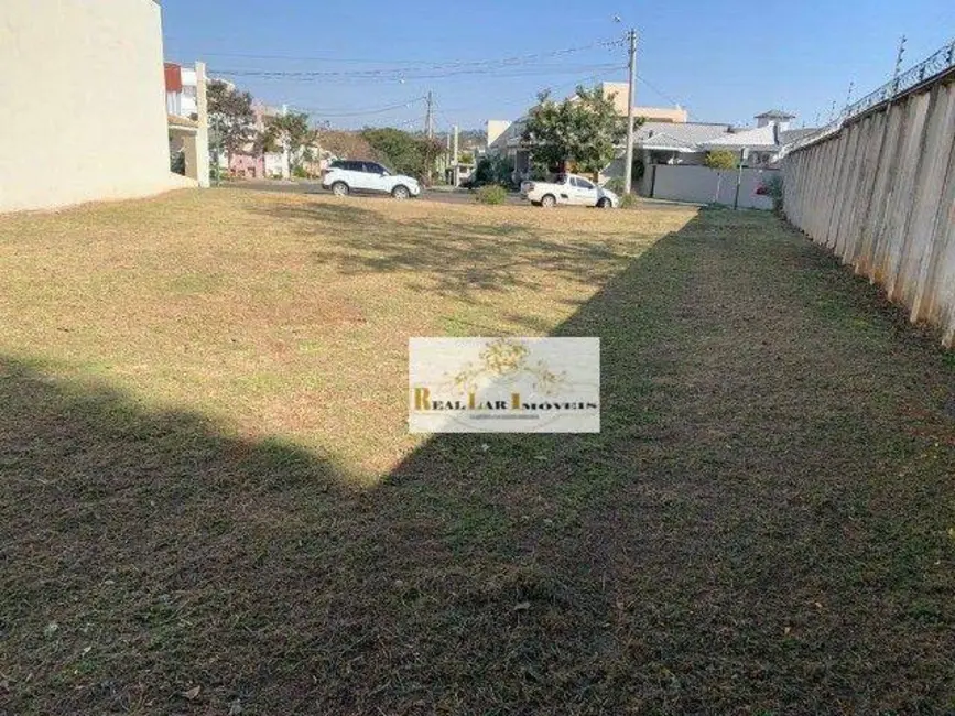 Foto 1 de Terreno / Lote à venda, 500m2 em Aracoiaba Da Serra - SP