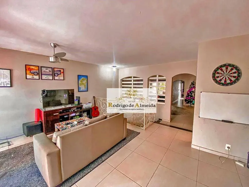 Casa com 3 quartos à venda, 300m2 em Jardim Emília, Sorocaba - SP - imagem 2 Foto 2 de Casa com 3 quartos à venda, 300m2 em Jardim Emília, Sorocaba - SP