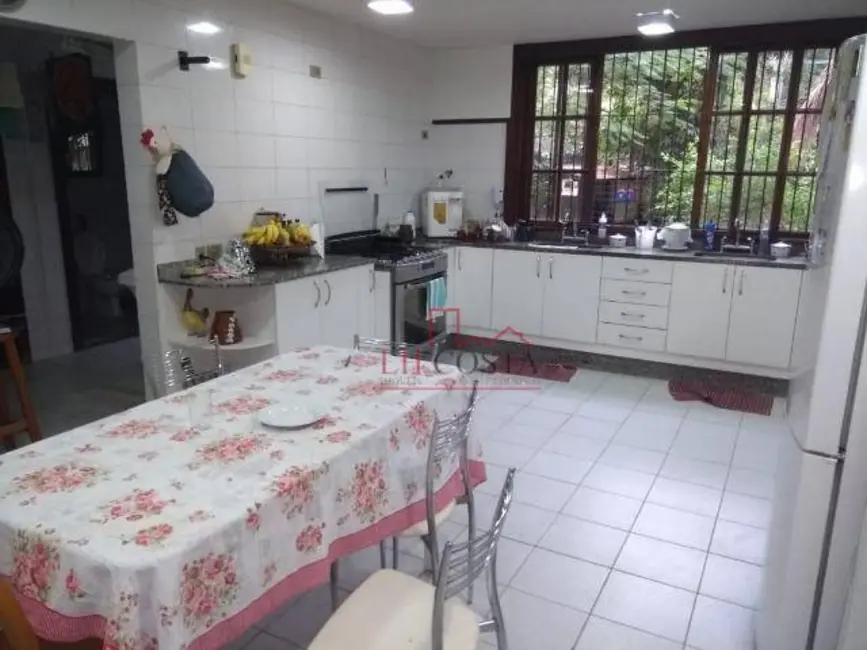 Foto 9 de Casa com 6 quartos à venda, 350m2 em Maria Paula, Niteroi - RJ