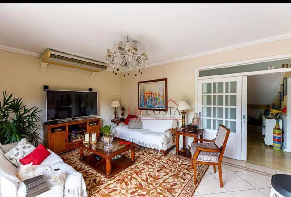 Casa com 4 quartos à venda e para alugar, 600m2 em São Francisco, Niteroi - RJ - imagem 3 Foto 3 de Casa com 4 quartos à venda e para alugar, 600m2 em São Francisco, Niteroi - RJ
