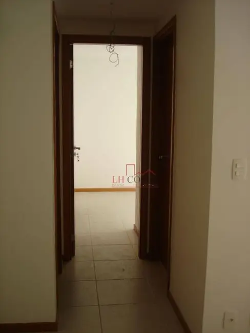 Foto 2 de Apartamento com 2 quartos à venda, 60m2 em Maria Paula, Niteroi - RJ