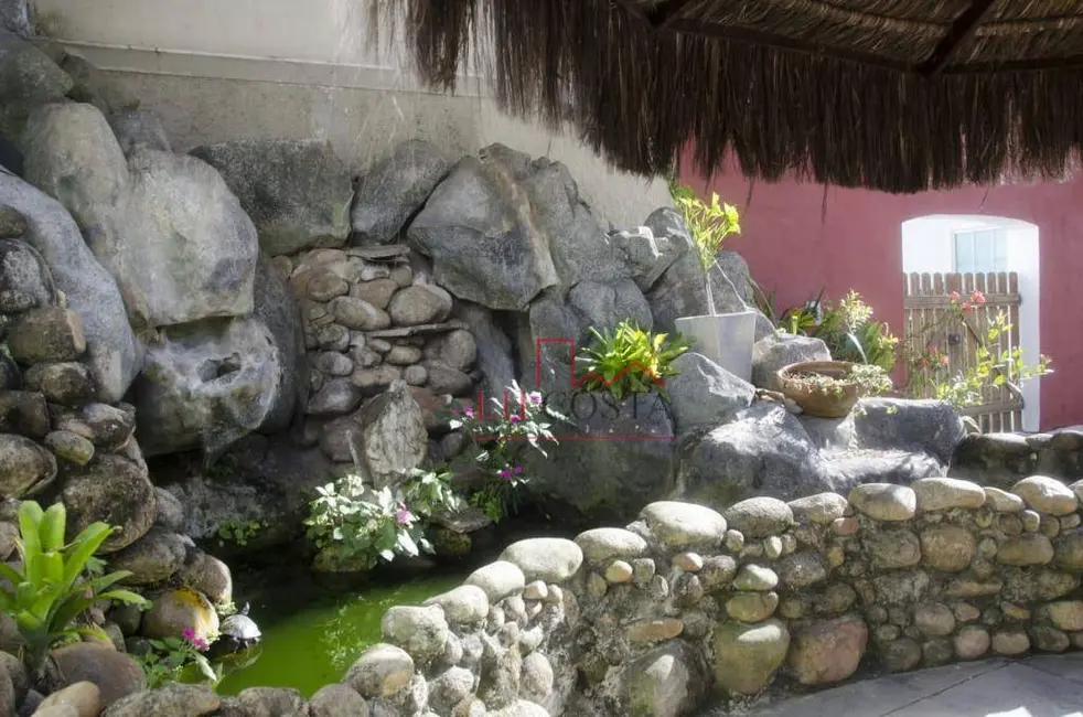 Casa com 8 quartos à venda e para alugar, 1000m2 em Itaipu, Niteroi - RJ - imagem 5 Foto 5 de Casa com 8 quartos à venda e para alugar, 1000m2 em Itaipu, Niteroi - RJ