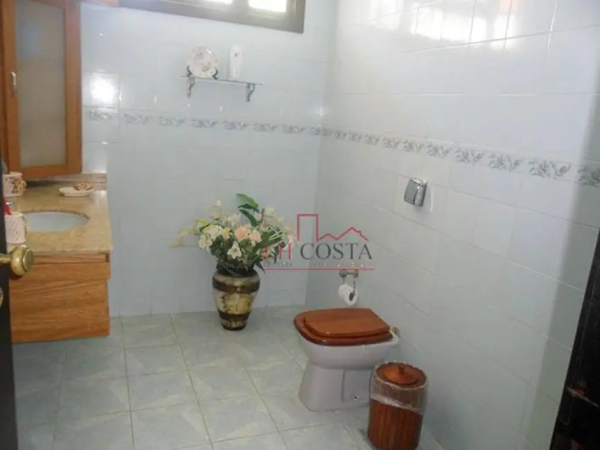 Casa com 8 quartos à venda e para alugar, 1000m2 em Itaipu, Niteroi - RJ - imagem 9 Foto 9 de Casa com 8 quartos à venda e para alugar, 1000m2 em Itaipu, Niteroi - RJ