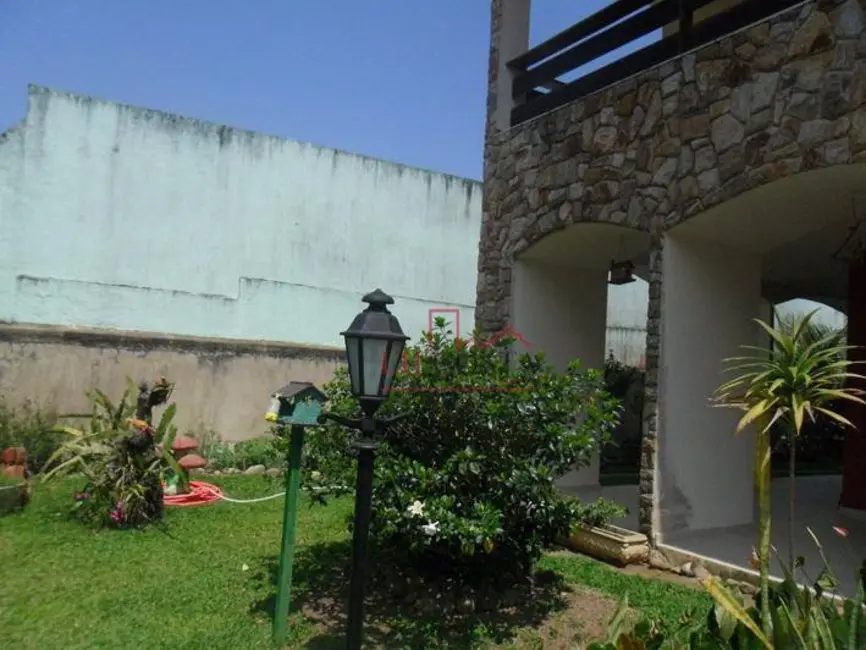 Casa com 8 quartos à venda e para alugar, 1000m2 em Itaipu, Niteroi - RJ - imagem 4 Foto 4 de Casa com 8 quartos à venda e para alugar, 1000m2 em Itaipu, Niteroi - RJ