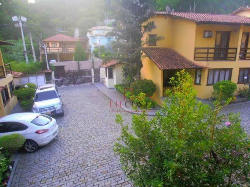 Foto 1 de Casa de Condomínio com 2 quartos à venda, 160m2 em Maria Paula, Sao Goncalo - RJ