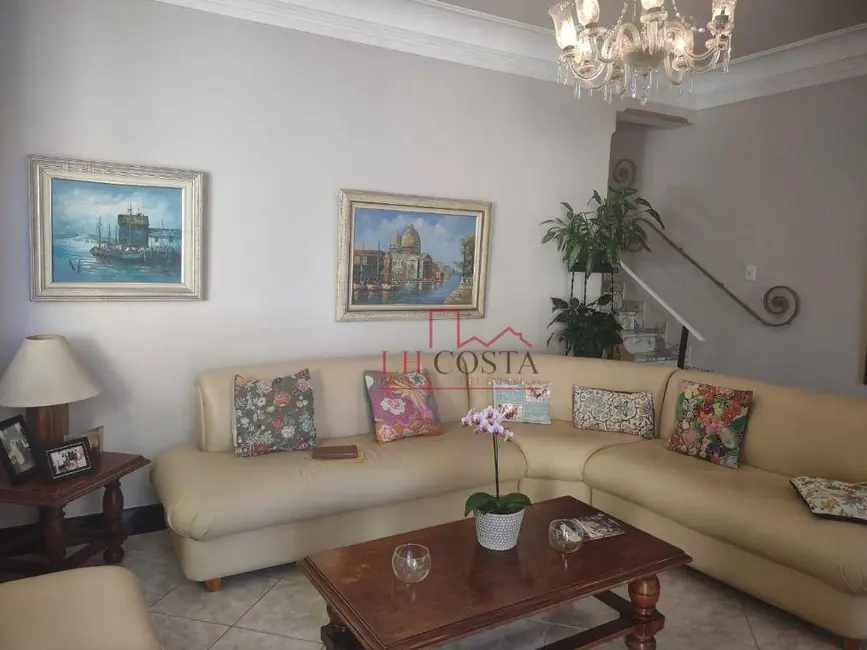 Casa com 4 quartos à venda, 814m2 em Santa Rosa, Niteroi - RJ - imagem 3 Foto 3 de Casa com 4 quartos à venda, 814m2 em Santa Rosa, Niteroi - RJ