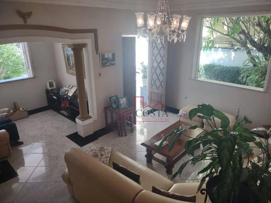 Casa com 4 quartos à venda, 814m2 em Santa Rosa, Niteroi - RJ - imagem 2 Foto 2 de Casa com 4 quartos à venda, 814m2 em Santa Rosa, Niteroi - RJ