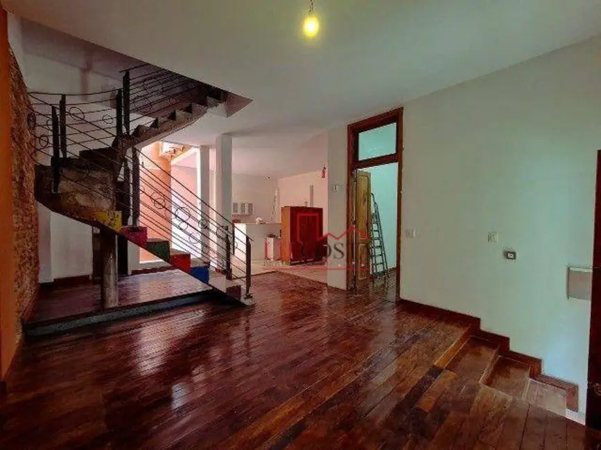 Casa com 4 quartos à venda, 240m2 em Ingá, Niteroi - RJ - imagem 4 Foto 4 de Casa com 4 quartos à venda, 240m2 em Ingá, Niteroi - RJ