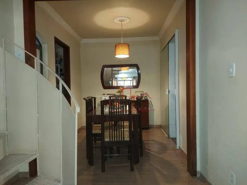 Casa com 3 quartos à venda, 300m2 em Porto Novo, Sao Goncalo - RJ - imagem 6 Foto 6 de Casa com 3 quartos à venda, 300m2 em Porto Novo, Sao Goncalo - RJ