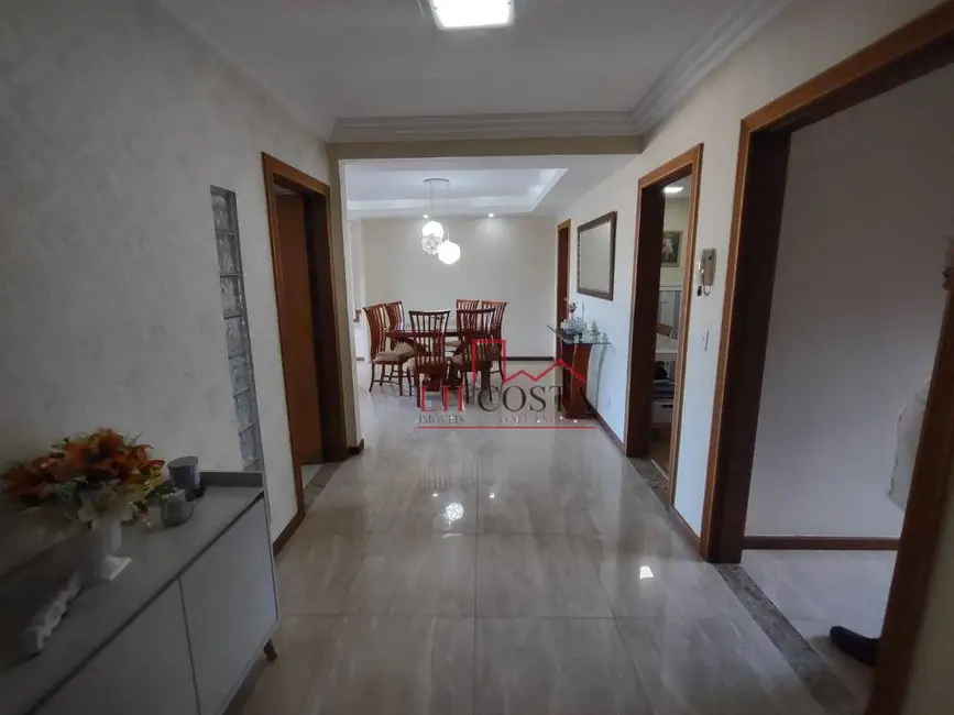 Casa com 3 quartos à venda, 220m2 em Niteroi - RJ - imagem 5 Foto 5 de Casa com 3 quartos à venda, 220m2 em Niteroi - RJ