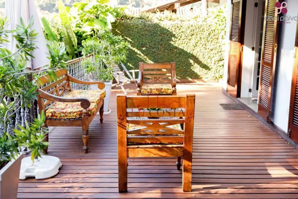 Casa com 4 quartos à venda, 400m2 em São Francisco, Niteroi - RJ - imagem 8 Foto 8 de Casa com 4 quartos à venda, 400m2 em São Francisco, Niteroi - RJ