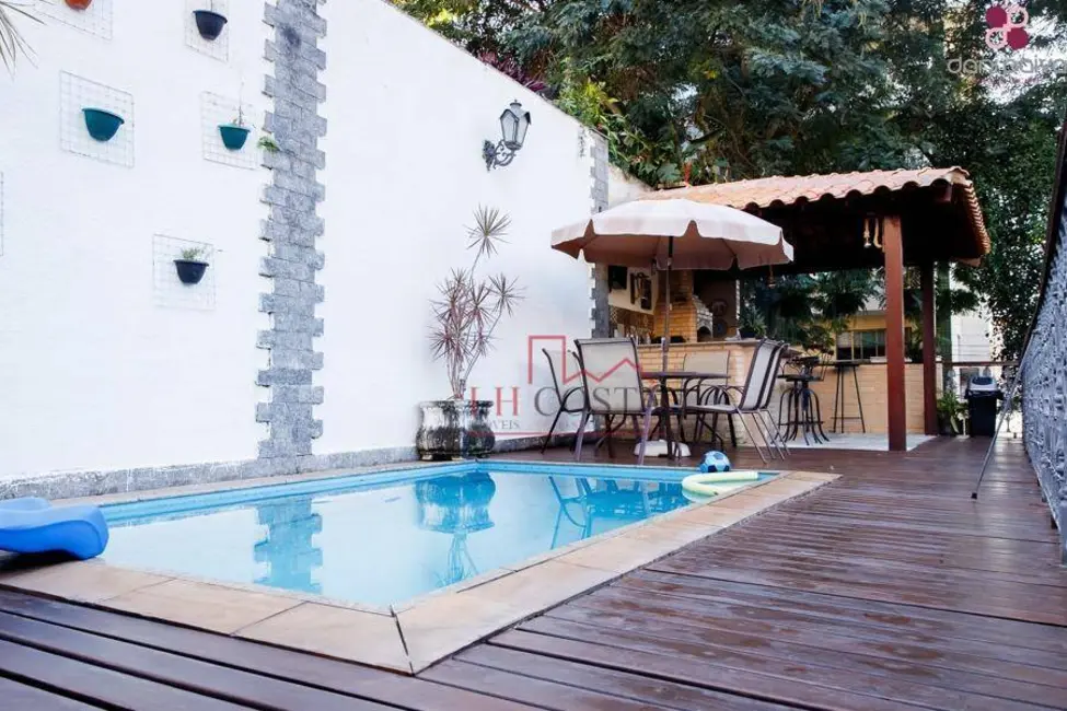 Casa com 4 quartos à venda, 400m2 em São Francisco, Niteroi - RJ - imagem 4 Foto 4 de Casa com 4 quartos à venda, 400m2 em São Francisco, Niteroi - RJ