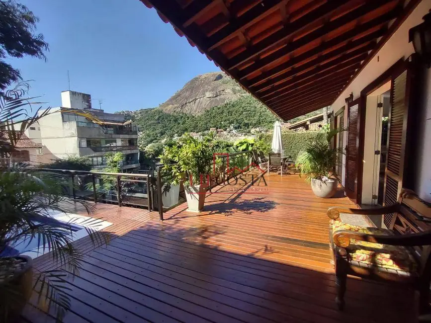 Casa com 4 quartos à venda, 400m2 em São Francisco, Niteroi - RJ - imagem 9 Foto 9 de Casa com 4 quartos à venda, 400m2 em São Francisco, Niteroi - RJ