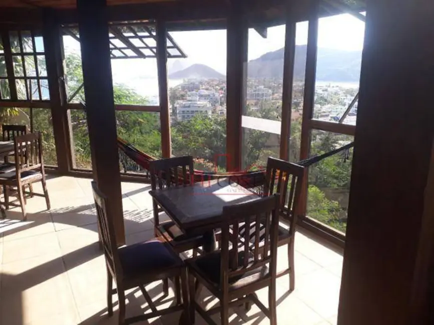Foto 2 de Casa com 3 quartos à venda, 280m2 em Piratininga, Niteroi - RJ