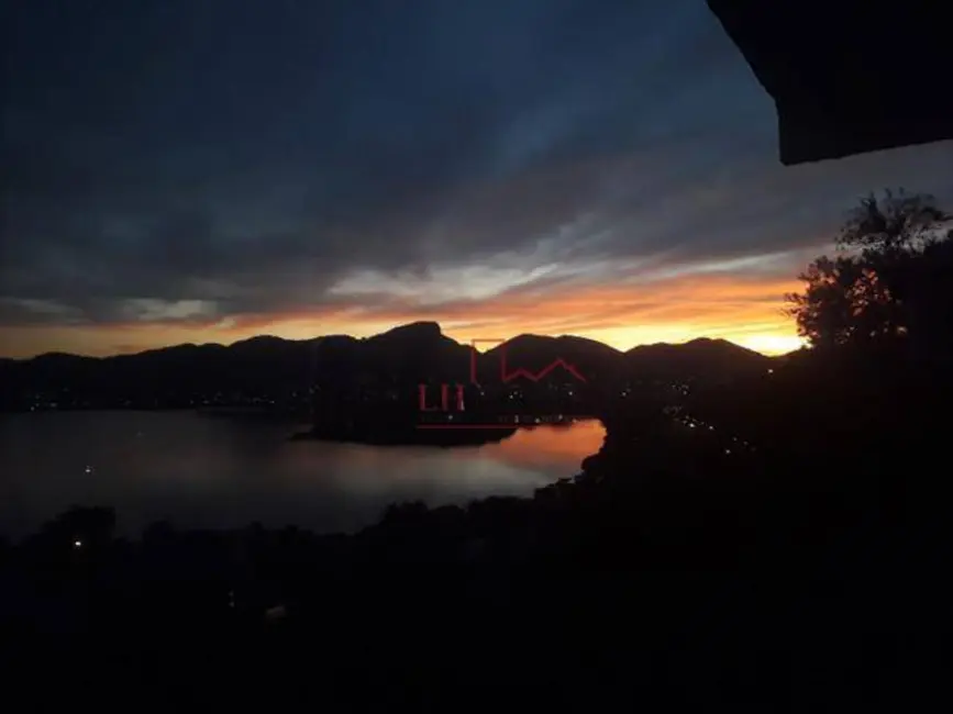 Foto 5 de Casa com 3 quartos à venda, 280m2 em Piratininga, Niteroi - RJ