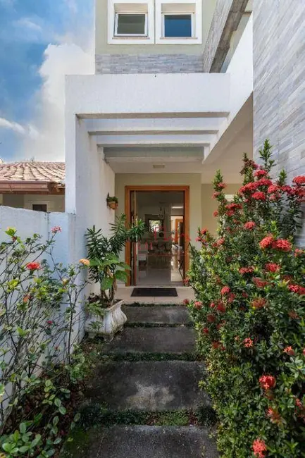 Casa de Condomínio com 3 quartos à venda, 240m2 em Itaipu, Niteroi - RJ - imagem 4 Foto 4 de Casa de Condomínio com 3 quartos à venda, 240m2 em Itaipu, Niteroi - RJ