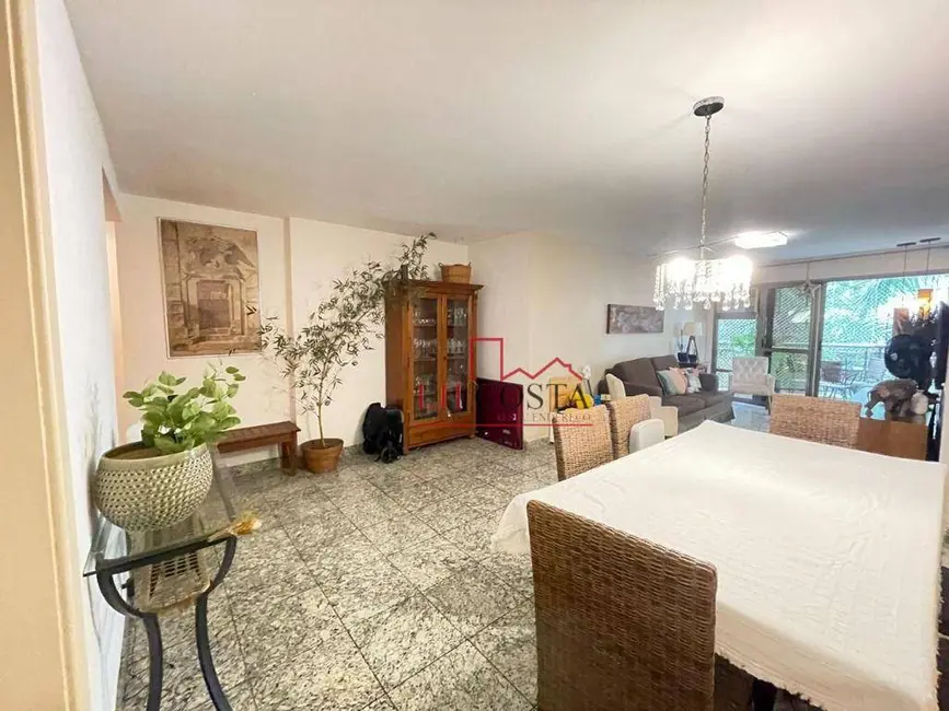 Apartamento com 4 quartos à venda, 143m2 em Icaraí, Niteroi - RJ - imagem 4 Foto 4 de Apartamento com 4 quartos à venda, 143m2 em Icaraí, Niteroi - RJ