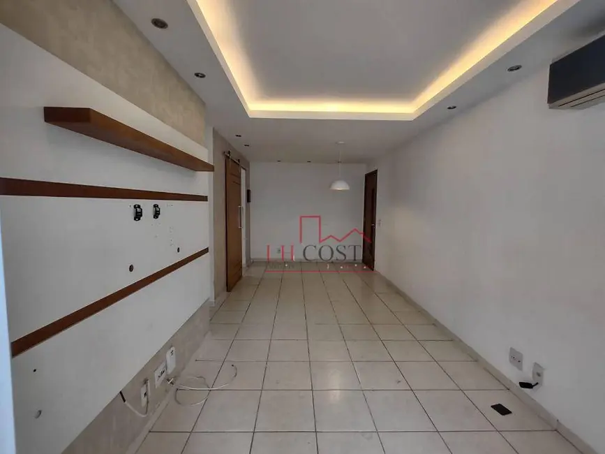 Apartamento com 2 quartos à venda, 72m2 em Centro, Niteroi - RJ - imagem 2 Foto 2 de Apartamento com 2 quartos à venda, 72m2 em Centro, Niteroi - RJ