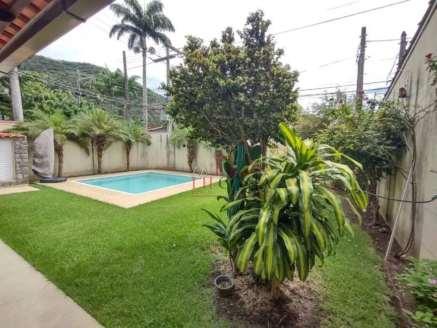 Casa com 6 quartos à venda, 360m2 em Piratininga, Niteroi - RJ - imagem 6 Foto 6 de Casa com 6 quartos à venda, 360m2 em Piratininga, Niteroi - RJ
