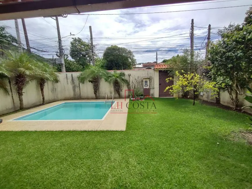 Casa com 6 quartos à venda, 360m2 em Piratininga, Niteroi - RJ - imagem 3 Foto 3 de Casa com 6 quartos à venda, 360m2 em Piratininga, Niteroi - RJ