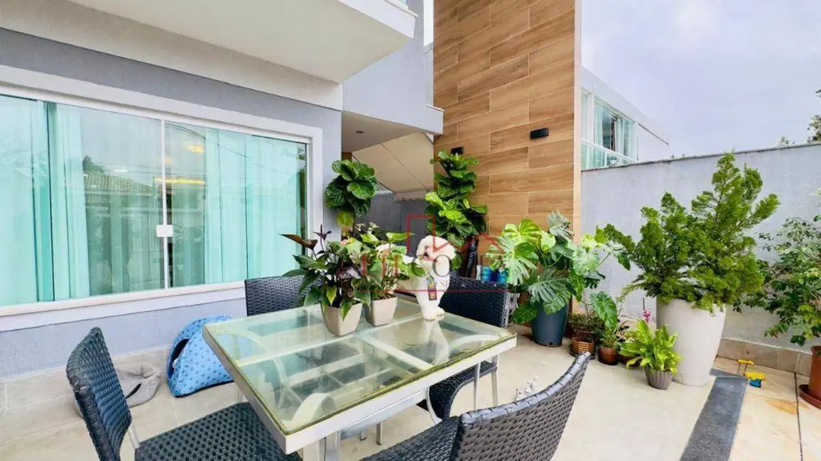 Casa com 4 quartos à venda, 180m2 em Itaipu, Niteroi - RJ - imagem 3 Foto 3 de Casa com 4 quartos à venda, 180m2 em Itaipu, Niteroi - RJ