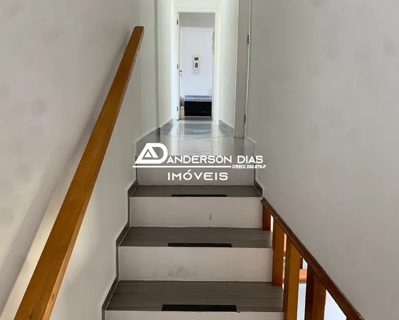 Foto 2 de Casa com 3 quartos à venda, 180m2 em Centro, Caraguatatuba - SP