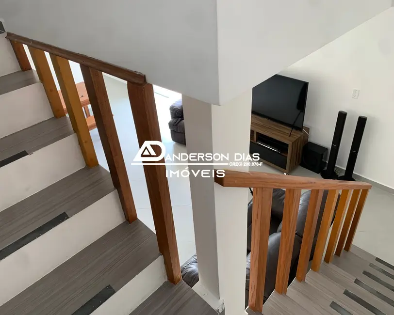 Foto 3 de Casa com 3 quartos à venda, 180m2 em Centro, Caraguatatuba - SP