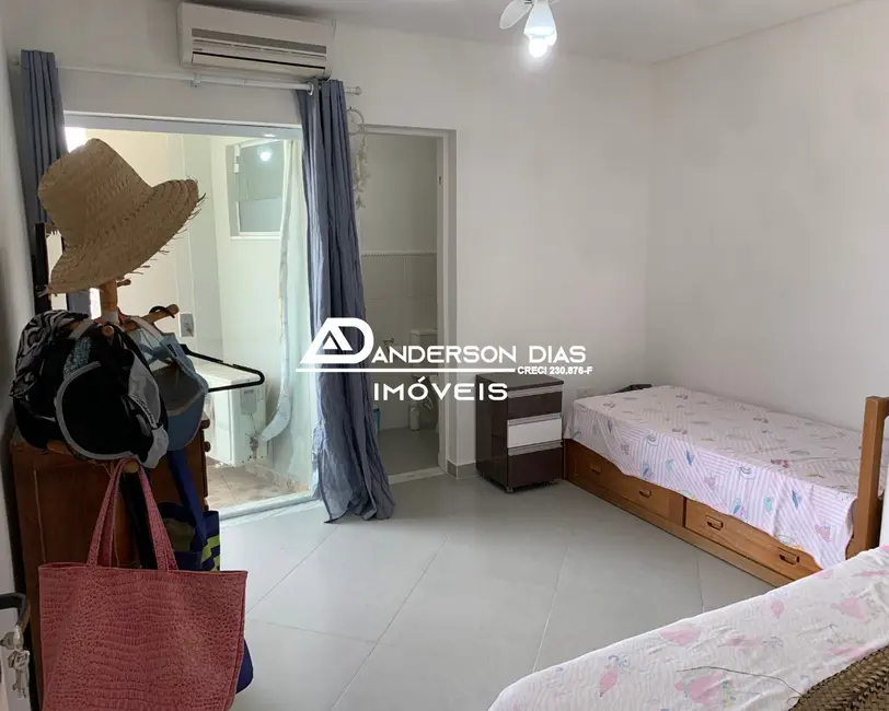 Foto 6 de Casa com 3 quartos à venda, 180m2 em Centro, Caraguatatuba - SP