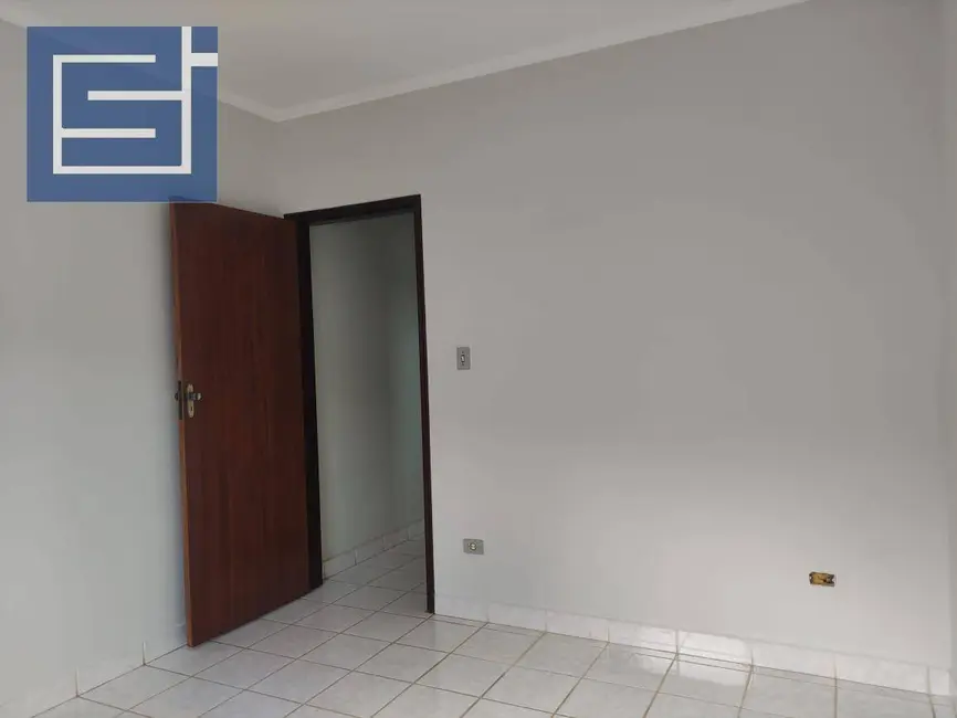 Casa com 3 quartos para alugar, 184m2 em Socorro - SP - imagem 4 Foto 4 de Casa com 3 quartos para alugar, 184m2 em Socorro - SP