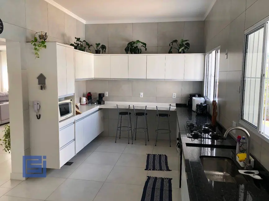 Foto 3 de Casa com 3 quartos à venda, 460m2 em Centro, Socorro - SP