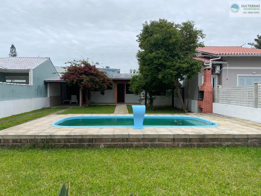Foto 1 de Casa com 2 quartos à venda, 120m2 em Torres - RS