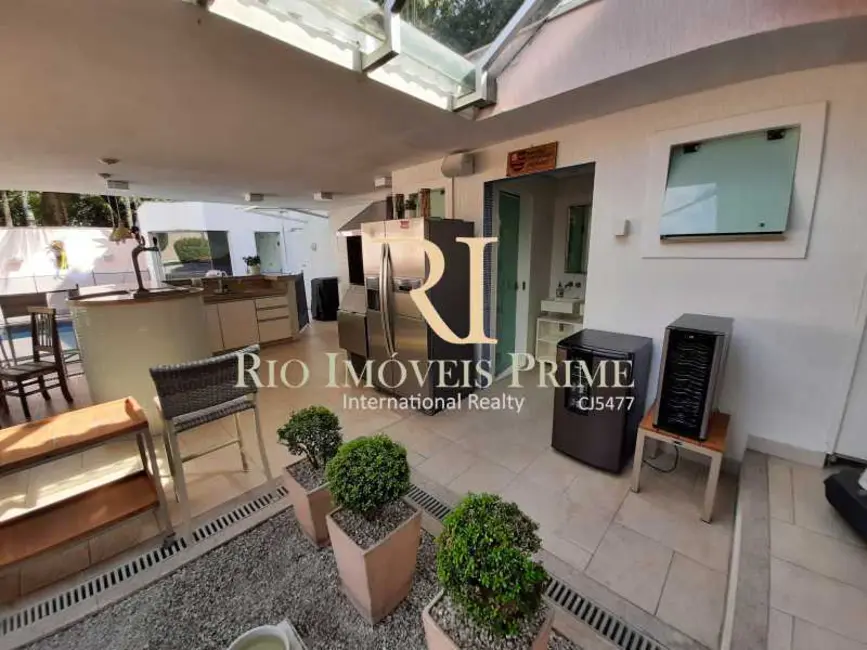 Casa de Condomínio com 6 quartos à venda, 567m2 em Rio De Janeiro - RJ - imagem 3 Foto 3 de Casa de Condomínio com 6 quartos à venda, 567m2 em Rio De Janeiro - RJ