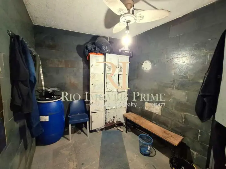 Armazém / Galpão com 2 quartos à venda e para alugar, 877m2 em Rio De Janeiro - RJ - imagem 7 Foto 7 de Armazém / Galpão com 2 quartos à venda e para alugar, 877m2 em Rio De Janeiro - RJ