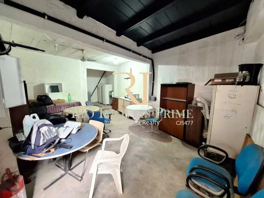 Armazém / Galpão com 2 quartos à venda e para alugar, 877m2 em Rio De Janeiro - RJ - imagem 5 Foto 5 de Armazém / Galpão com 2 quartos à venda e para alugar, 877m2 em Rio De Janeiro - RJ