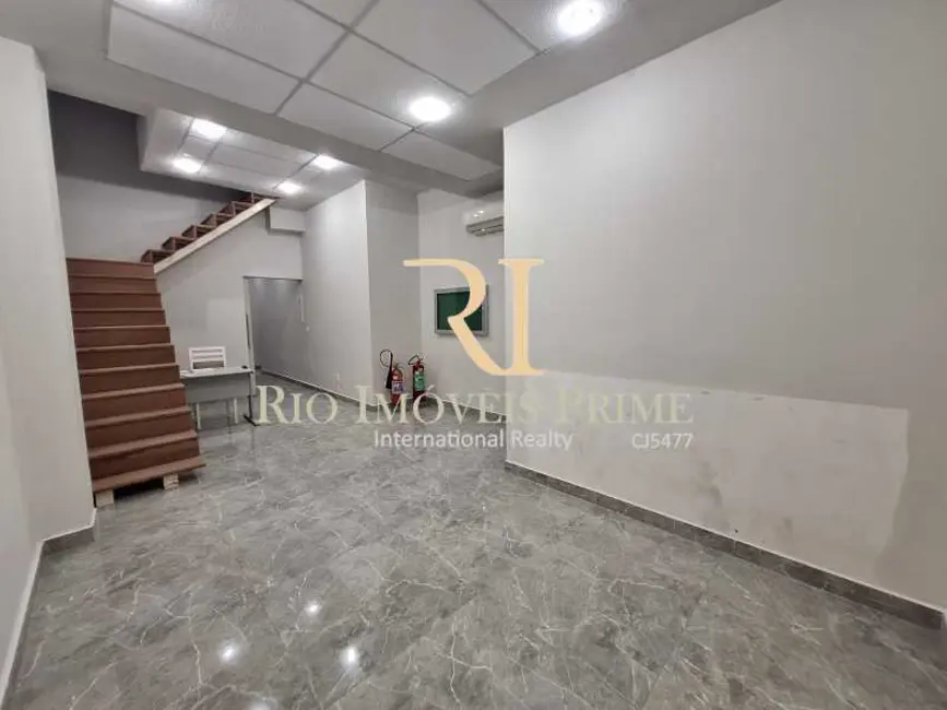 Armazém / Galpão à venda, 750m2 em Rio De Janeiro - RJ - imagem 8 Foto 8 de Armazém / Galpão à venda, 750m2 em Rio De Janeiro - RJ