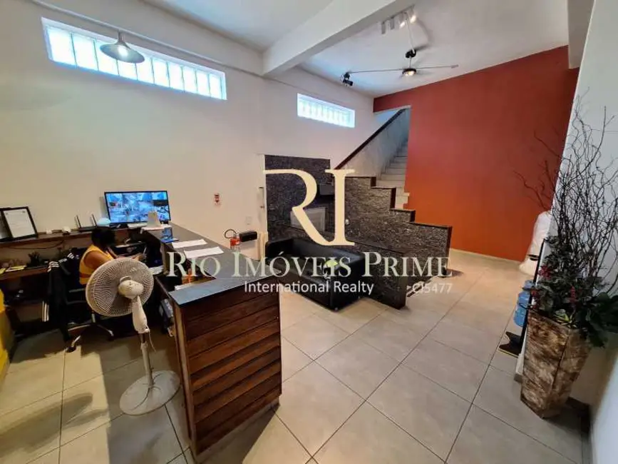 Armazém / Galpão para alugar, 1020m2 em Rio De Janeiro - RJ - imagem 2 Foto 2 de Armazém / Galpão para alugar, 1020m2 em Rio De Janeiro - RJ