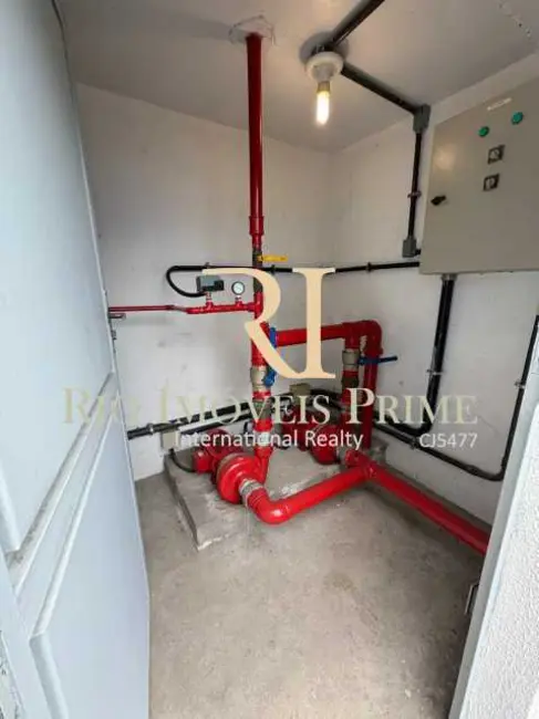 Armazém / Galpão para alugar, 3000m2 em Rio De Janeiro - RJ - imagem 8 Foto 8 de Armazém / Galpão para alugar, 3000m2 em Rio De Janeiro - RJ