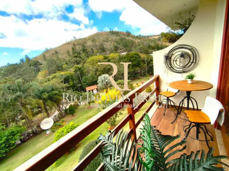 Foto 2 de Apartamento com 2 quartos à venda, 65m2 em Teresopolis - RJ