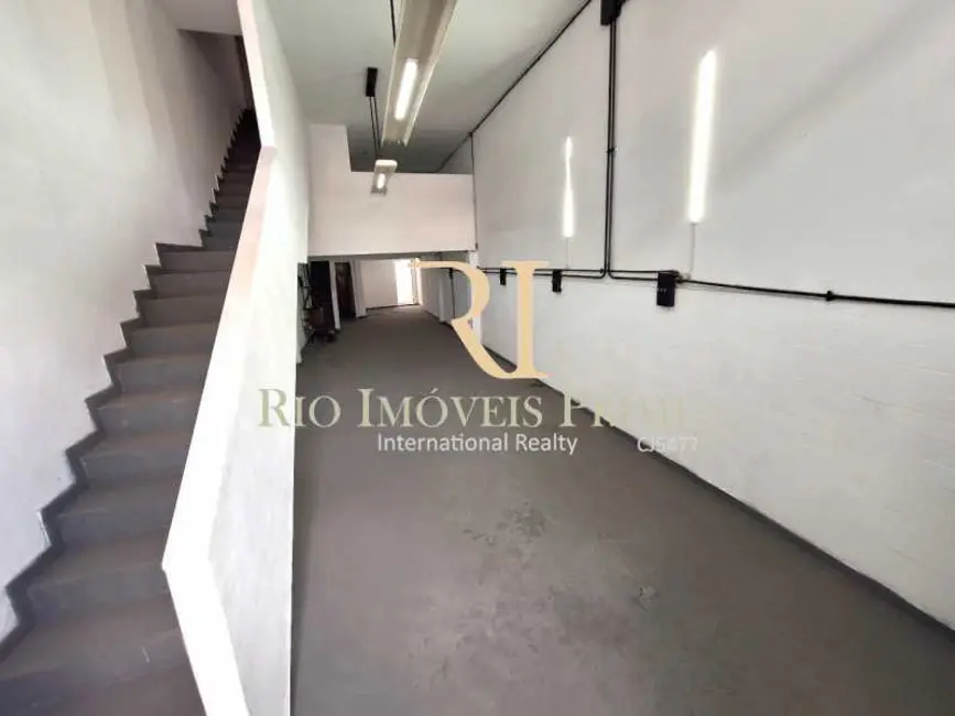 Foto 1 de Armazém / Galpão à venda, 250m2 em Rio De Janeiro - RJ