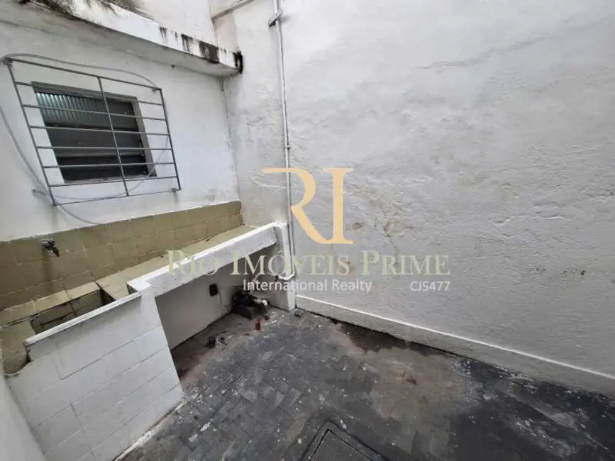 Armazém / Galpão à venda, 250m2 em Rio De Janeiro - RJ - imagem 9 Foto 9 de Armazém / Galpão à venda, 250m2 em Rio De Janeiro - RJ