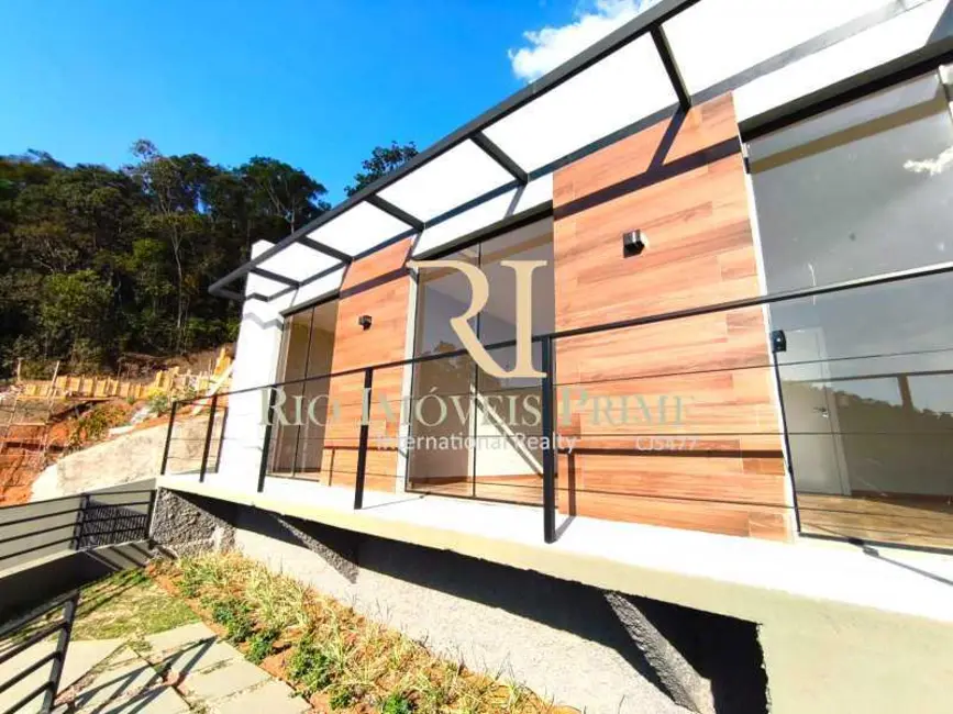 Foto 2 de Casa de Condomínio com 3 quartos à venda, 140m2 em Teresopolis - RJ